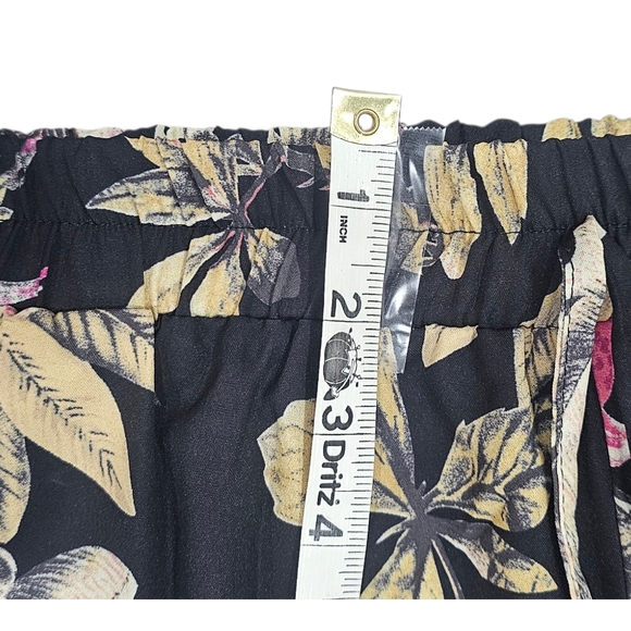 Floral Wide-Leg Pants & Sage Green Sleeveless Top 2x Set w/ Pink Bebe Purse - Picture 6 of 10